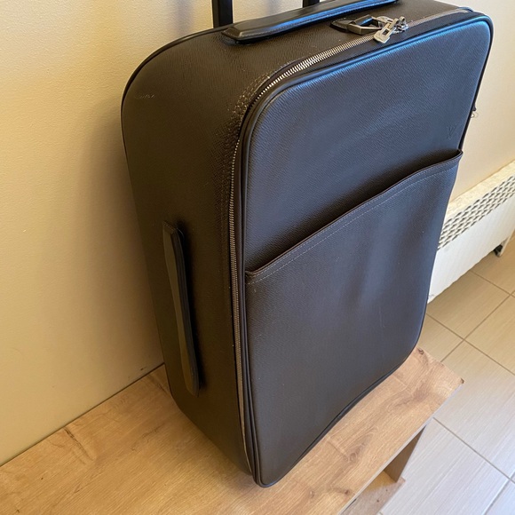 Authentic Louis Vuitton taiga leather pegase 55 carry on - Picture 7 of 9
